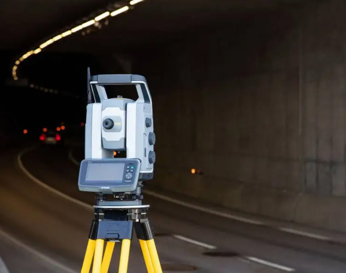 全站儀免棱鏡測量在隧道施工中的應用與誤差分析